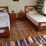 Bed & Breakfast Local Living Edi